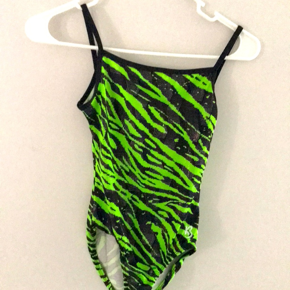 Girl leopard K3 size 11 -12 Like new